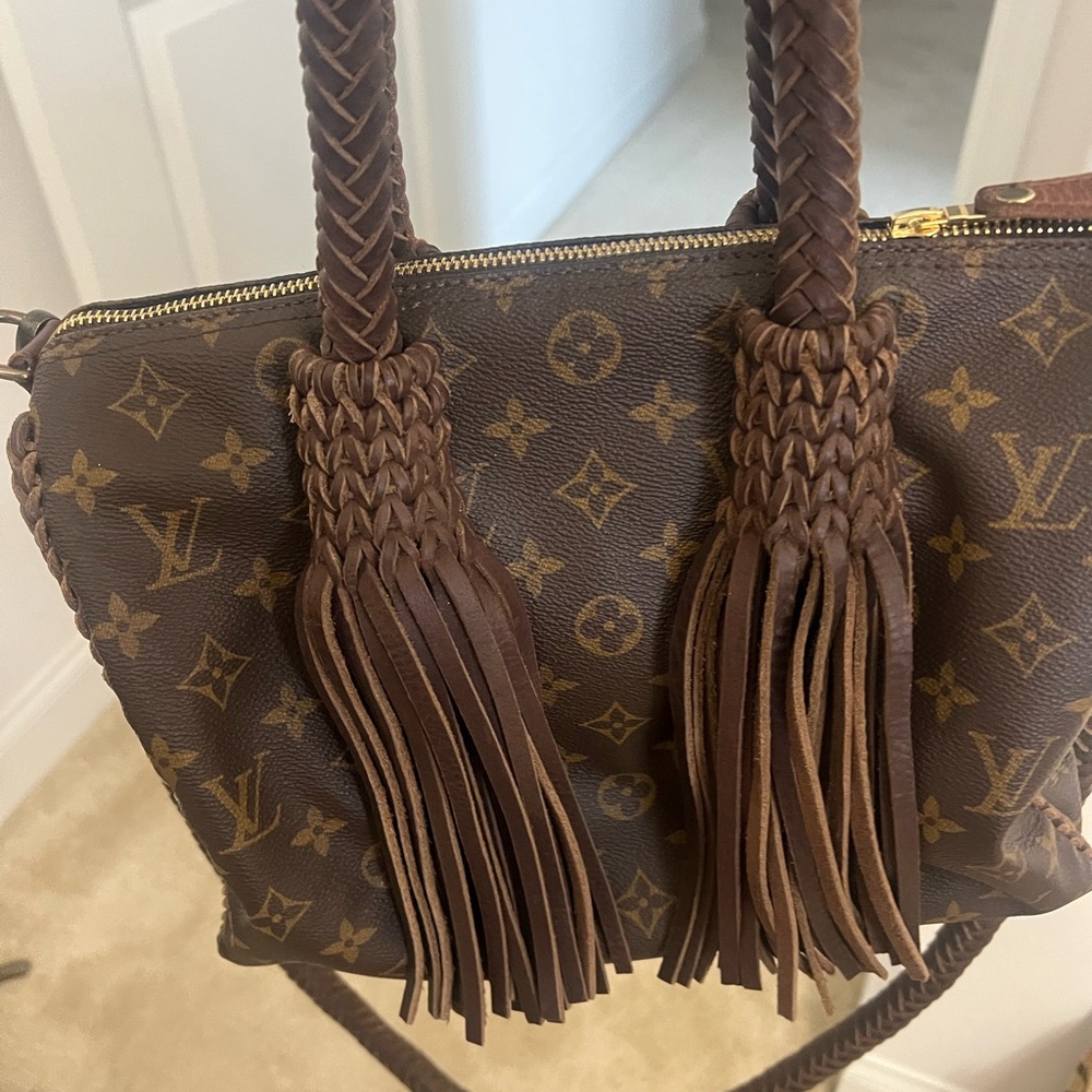 Luxury Brown Monogram Shoulder Bag - Picture 5 of 7